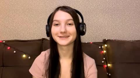 Aurora 18yo online show from December 15, 2025, 8:29 am