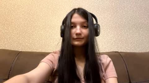 Aurora 18yo online show from January 18, 2026, 9:13 am