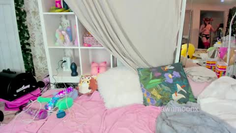 fawnmoonx online show from December 24, 2024, 9:33 pm