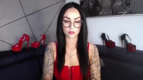 Faye online show from September 28, 2025, 2:33 pm
