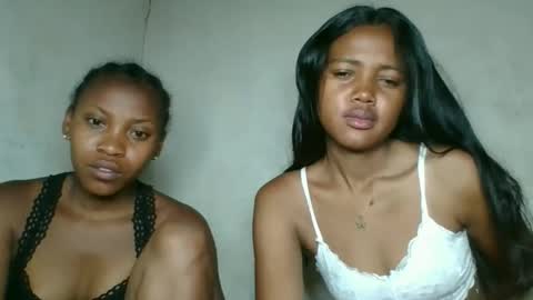 fayence09 online show from November 30, 2025, 10:25 pm