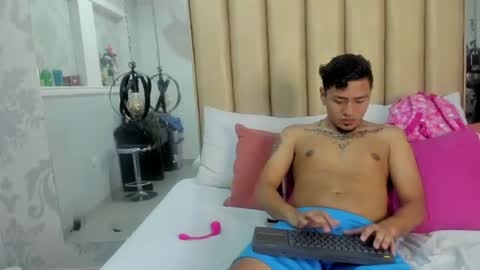 Luna and Leoh online show from June 19, 2026, 12:31 pm