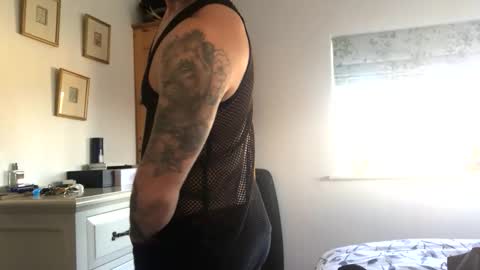 feeding_you online show from November 26, 2025, 10:16 am