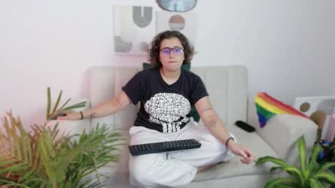 Feelena online show from October 29, 2025, 5:58 pm