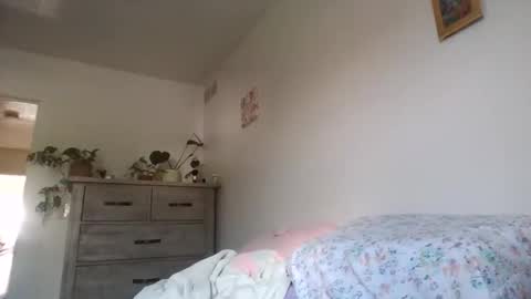 Snapshot of feetnymph chatting on May 19, 2026, 9:54 pm Soley online show from May 19, 2026, 9:54 pm