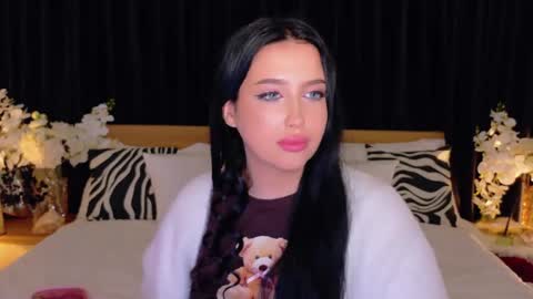 Felicia Herceg online show from November 28, 2025, 12:57 am