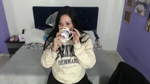 Snapshot of felinagrrr chatting on January 6, 2025, 4:02 pm felina online show from January 6, 2025, 4:02 pm