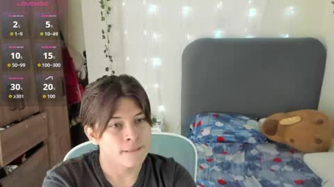 Snapshot of felix_leex chatting on April 22, 2026, 7:15 pm Felix leex online show from April 22, 2026, 7:15 pm