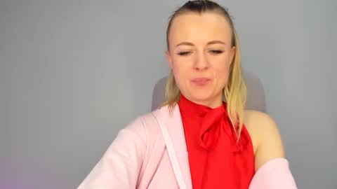 felorina online show from April 17, 2026, 6:44 pm