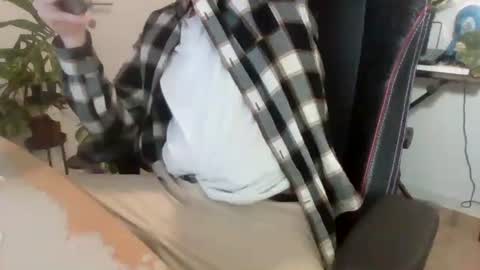 Snapshot of fem_alice_louis_dom chatting on November 11, 2025, 6:52 pm fem_alice_louis_dom online show from November 11, 2025, 6:52 pm