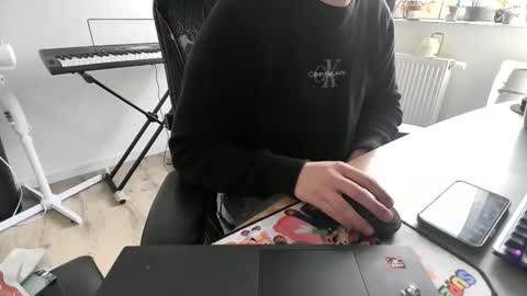 Snapshot of fem_alice_louis_dom chatting on April 4, 2026, 9:40 am fem_alice_louis_dom online show from April 4, 2026, 9:40 am