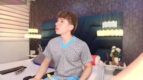 Femboy Max online show from January 18, 2026, 12:31 pm