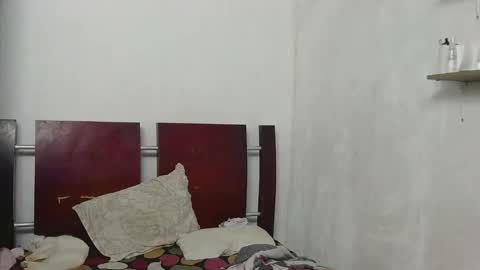 fer_luna online show from November 12, 2025, 11:36 pm