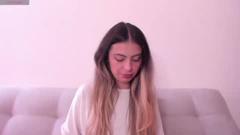 fernanda  online show from June 3, 2026, 4:45 pm