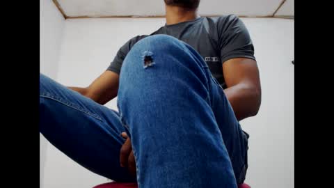 fernandez_latinblack online show from January 5, 2025, 2:27 am