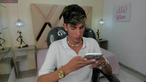 FER PHOENIX online show from October 5, 2025, 4:00 am