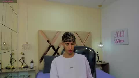 FER PHOENIX online show from October 31, 2025, 3:18 am