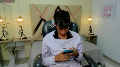 FER PHOENIX online show from February 4, 2026, 3:34 am