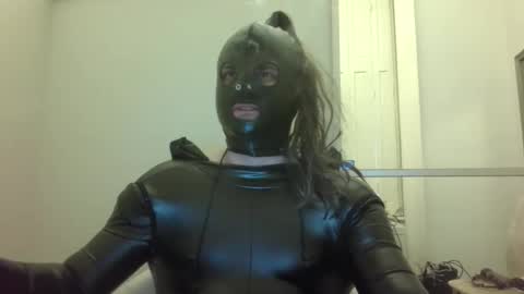 LauraWhy online show from November 29, 2025, 11:57 am