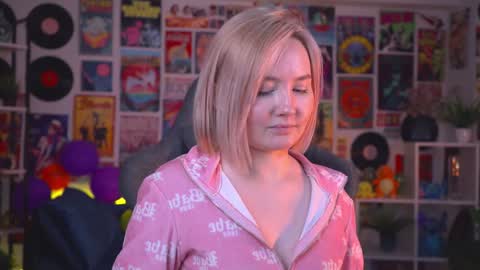 Rey online show from December 7, 2024, 2:46 pm