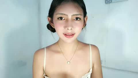 feyaaa online show from April 21, 2026, 2:04 am