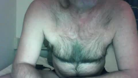 Snapshot of feyo123 chatting on November 17, 2025, 10:37 pm Beachmancan online show from November 17, 2025, 10:37 pm