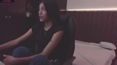 Snapshot of ffreyja_ chatting on May 8, 2026, 1:44 am Freyja online show from May 8, 2026, 1:44 am