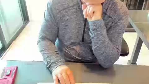 Snapshot of fhetzl chatting on October 11, 2025, 12:10 am fhetzl online show from October 11, 2025, 12:10 am