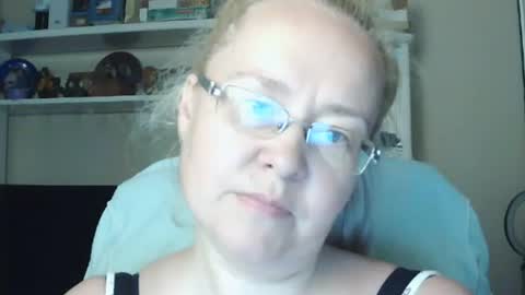 Snapshot of fialkaxl chatting on August 4, 2026, 3:58 pm fialkaxl online show from August 4, 2026, 3:58 pm