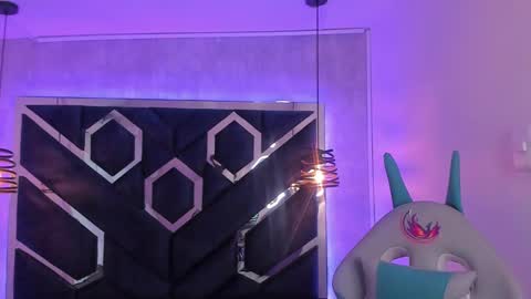   online show from February 5, 2025, 12:17 pm