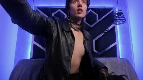   online show from February 21, 2025, 3:32 pm