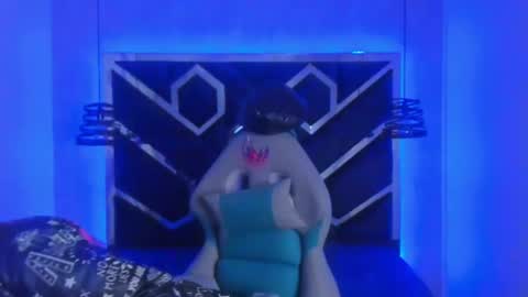   online show from March 5, 2025, 12:00 pm