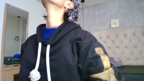   online show from September 21, 2025, 12:18 pm