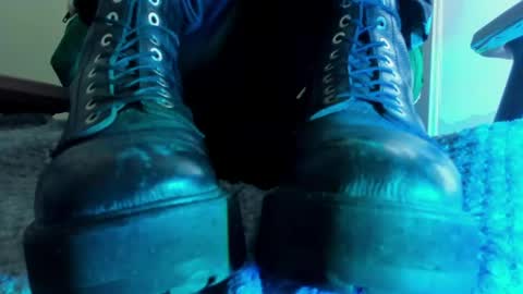   online show from April 19, 2026, 6:10 pm