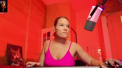 Snapshot of findom_lady_shine chatting on April 22, 2026, 7:04 pm Lady online show from April 22, 2026, 7:04 pm