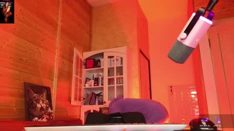 Snapshot of findom_lady_shine chatting on April 23, 2026, 6:43 pm Lady online show from April 23, 2026, 6:43 pm