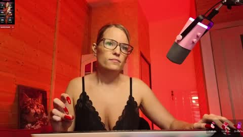 Snapshot of findom_lady_shine chatting on April 25, 2026, 5:43 pm Lady online show from April 25, 2026, 5:43 pm