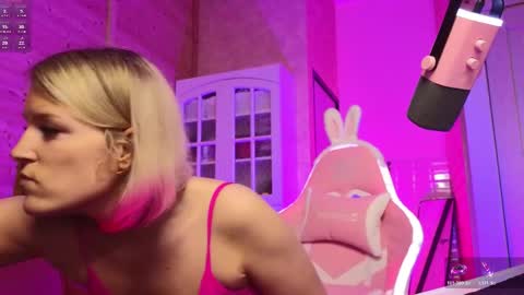 Snapshot of findom_lady_shine chatting on May 7, 2026, 5:18 pm Lady online show from May 7, 2026, 5:18 pm