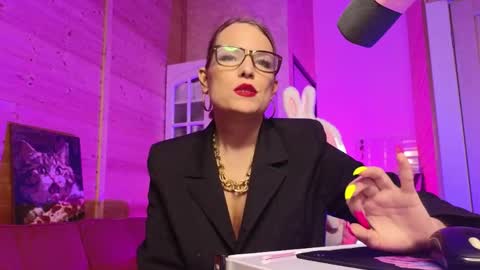 Snapshot of findom_lady_shine chatting on May 14, 2026, 6:37 pm Lady online show from May 14, 2026, 6:37 pm