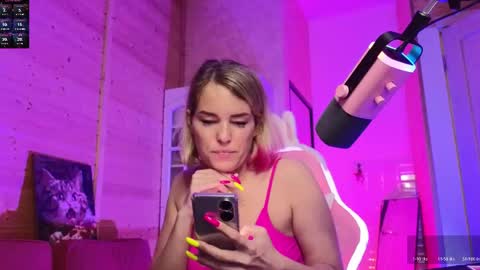 Snapshot of findom_lady_shine chatting on May 21, 2026, 6:37 pm Lady online show from May 21, 2026, 6:37 pm