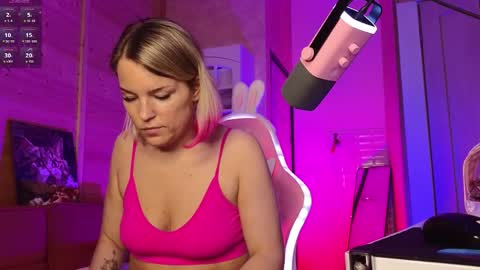 Snapshot of findom_lady_shine chatting on May 27, 2026, 4:48 pm Lady online show from May 27, 2026, 4:48 pm