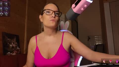 Snapshot of findom_lady_shine chatting on May 28, 2026, 9:56 pm Lady online show from May 28, 2026, 9:56 pm