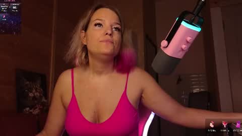 Snapshot of findom_lady_shine chatting on June 16, 2026, 4:31 pm Lady online show from June 16, 2026, 4:31 pm