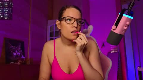 Snapshot of findom_lady_shine chatting on July 8, 2026, 6:01 pm Lady online show from July 8, 2026, 6:01 pm
