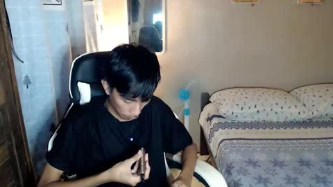 Snapshot of fineboii_rey18 chatting on November 17, 2025, 7:14 am fineboii_rey18 online show from November 17, 2025, 7:14 am