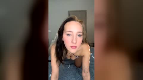 fineshytdaisy online show from January 7, 2026, 6:21 pm