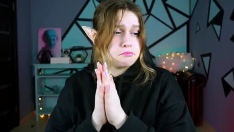 fiora online show from December 28, 2024, 8:16 am