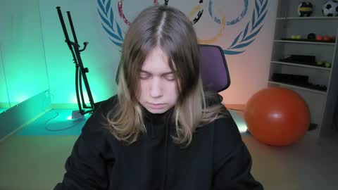 fiora online show from January 23, 2025, 9:08 am