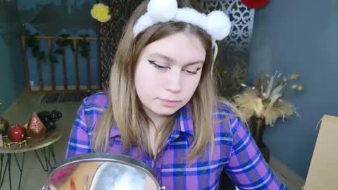 fiora online show from March 9, 2025, 8:18 am