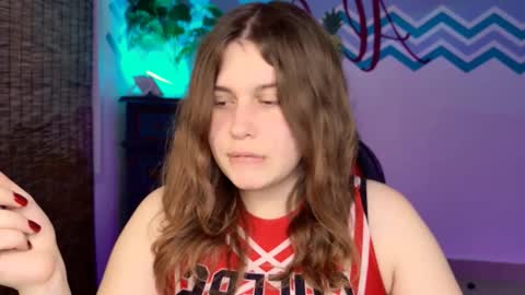 fiora online show from September 25, 2025, 2:32 pm